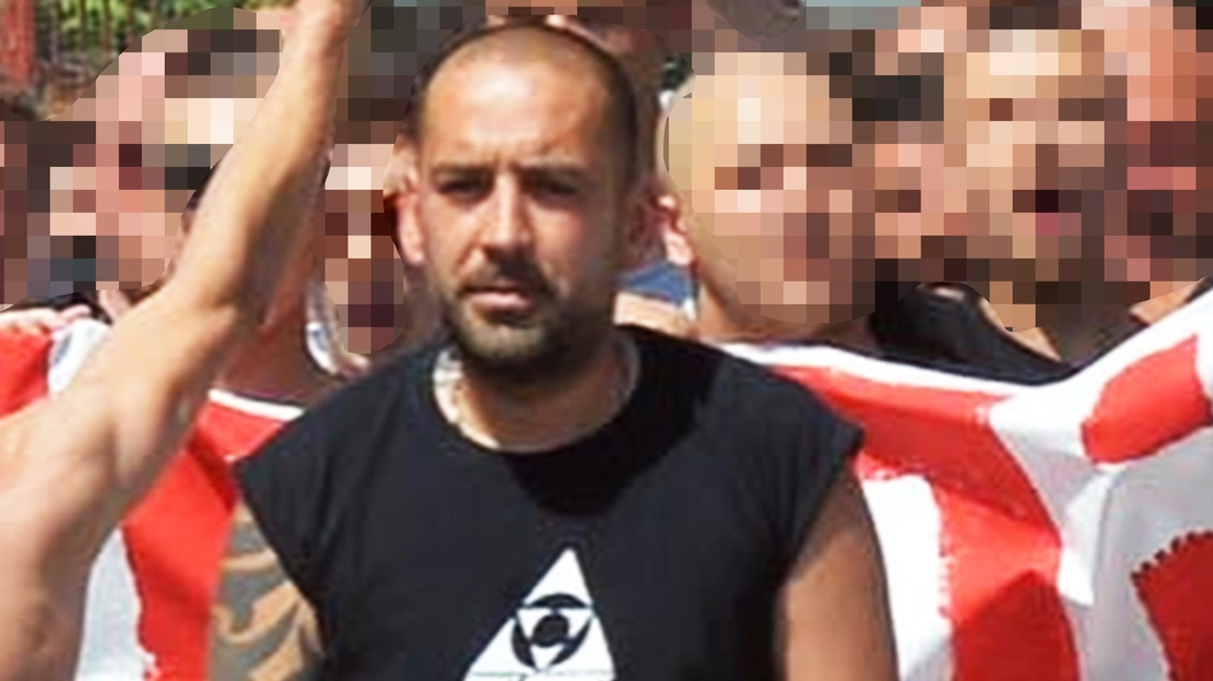 LEADER Daniele Belardinelli, morto a 39 anni, alla testa dei tifosi varesini durante un corteo
