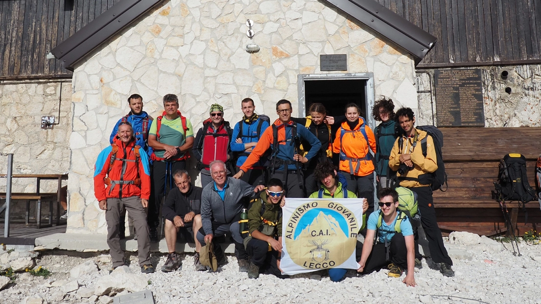 I giovani e gli esperti del Club alpino italiano di Lecco