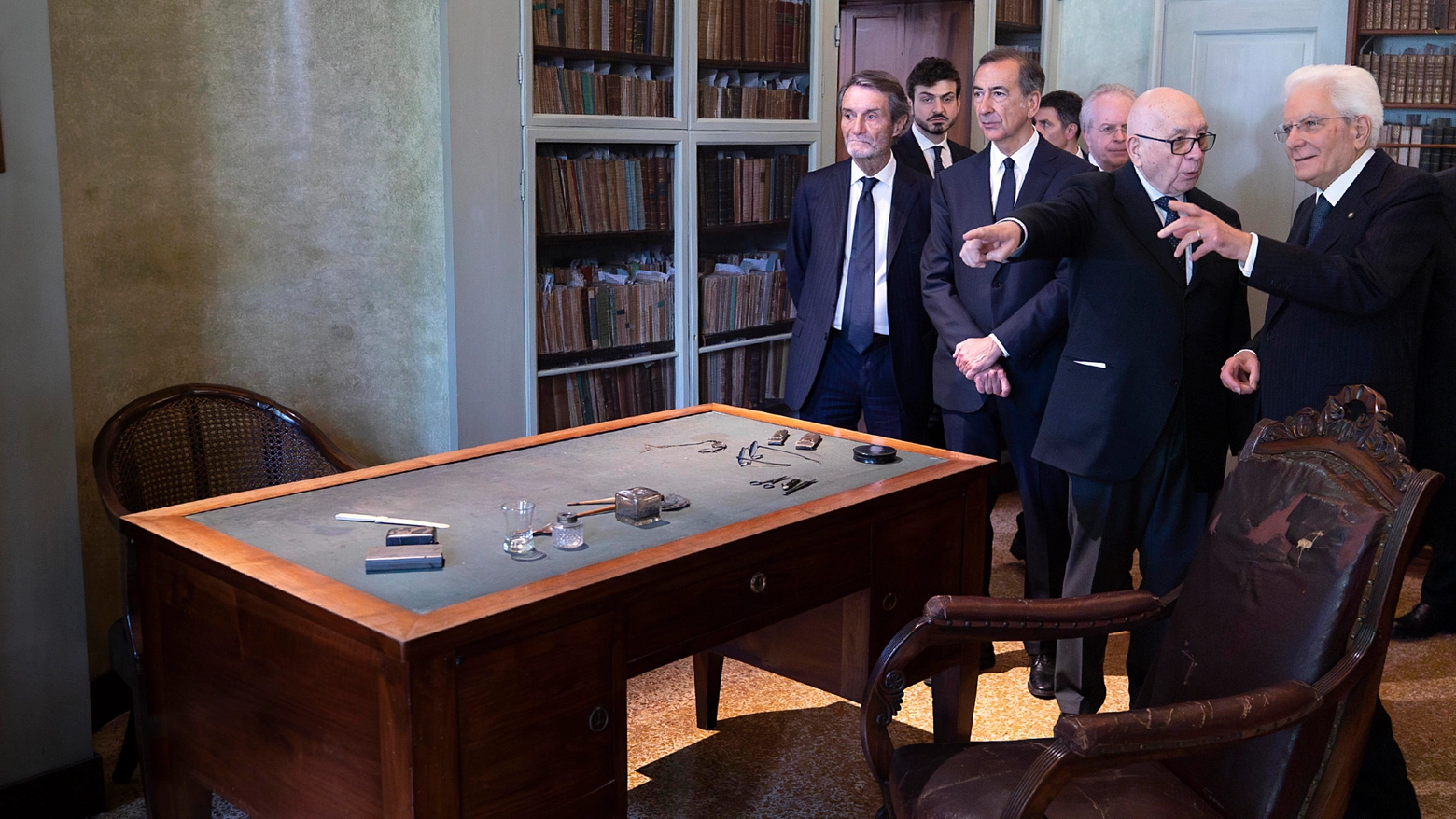 Il presidente Sergio Mattarella a Casa Manzoni: “L’Italia gli è debitrice”
