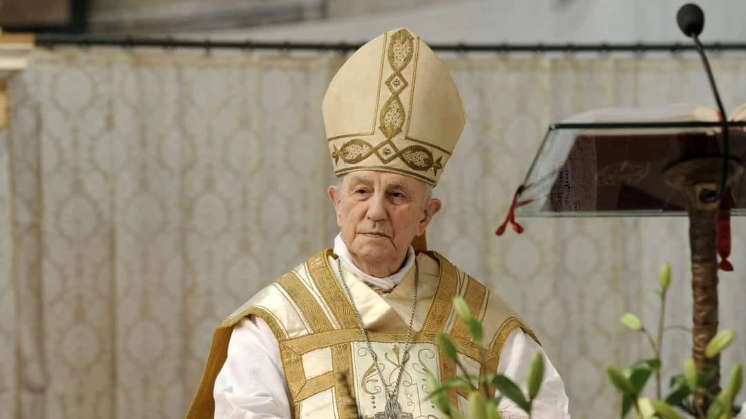 Il vescovo Bruno Foresti (Foto Facebook parrocchia Niardo)