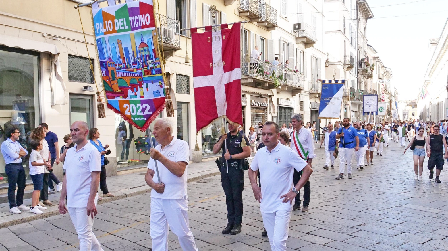 Sette anziché cinque equipaggi per il drappo del Palio del Ticino Sette anziché cinque equipaggi per il drappo del Palio del Ticino