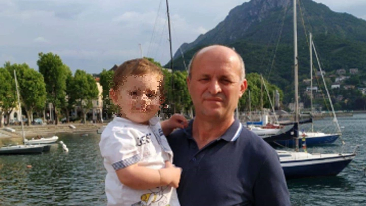Bashkim Dobrushi, 51 anni, con il figlio 