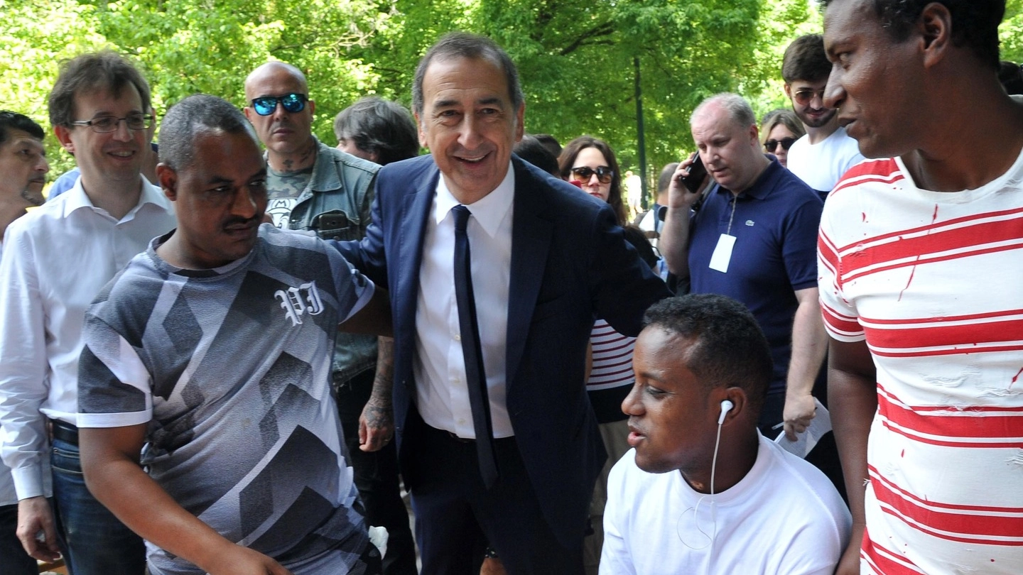 Tavolata multietnica con il sindaco  Beppe Sala
