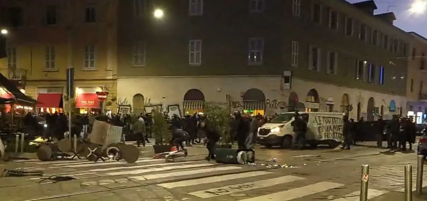 Milano, corteo anarchici per Cospito. Il sindacato di polizia: terrorismo in piazza