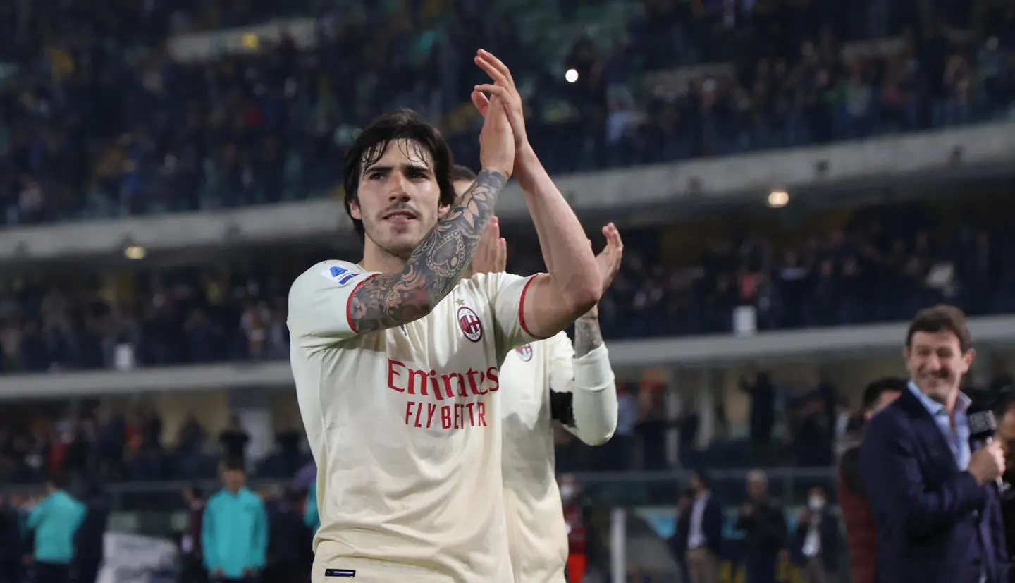 Verona-Milan, le pagelle rossonere: buon compleanno Sandro. Leao gli fa due regali