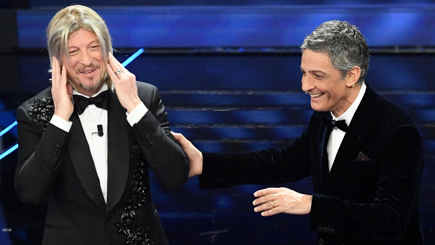 Amadeus e Fiorello sul palco di Sanremo 2020 (Ansa)