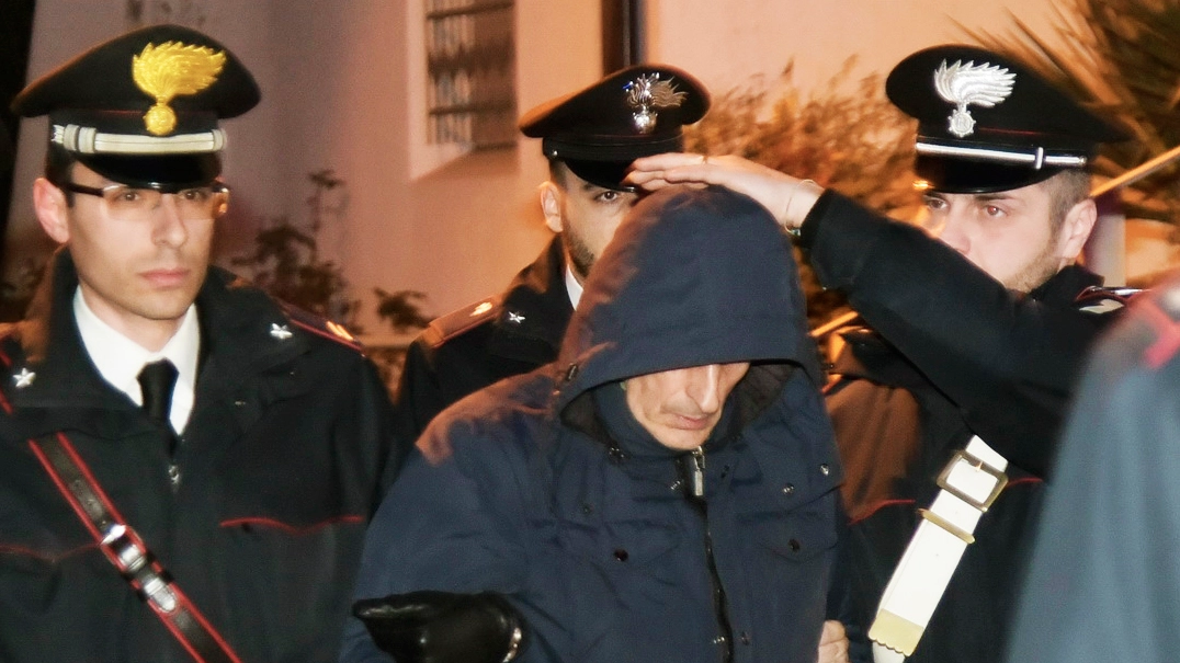Fabrizio Vitali esce dalla caserma dei carabinieri