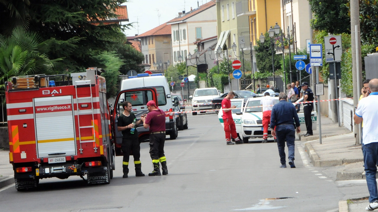 L'intervento dei vigili del fuoco e del 118 a Lazzate (Brianza)