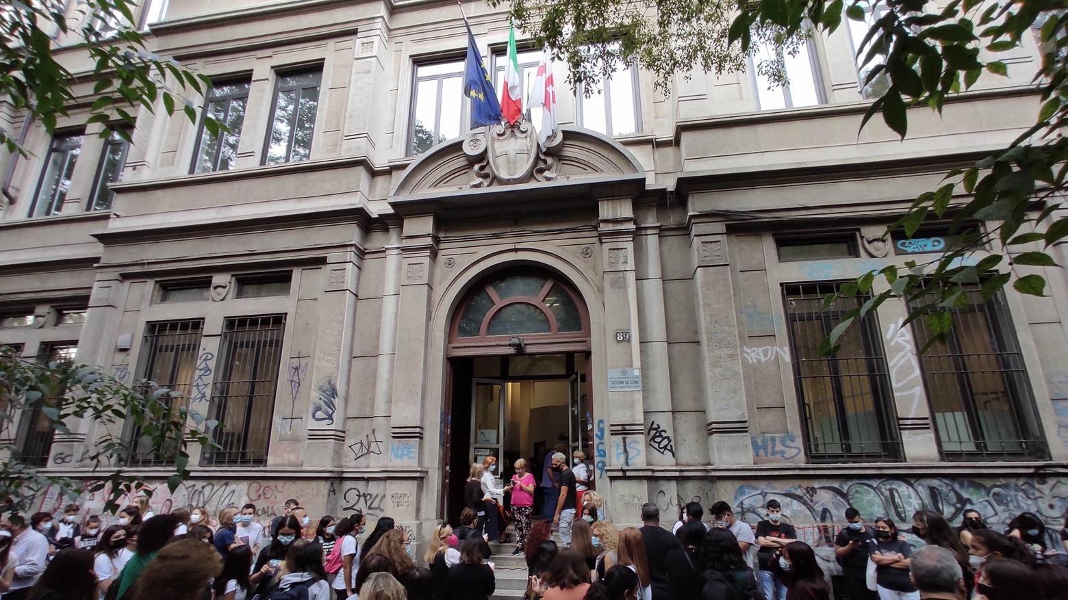 A Milano l'ingresso dei ragazzi all'istituto Caterina da Siena