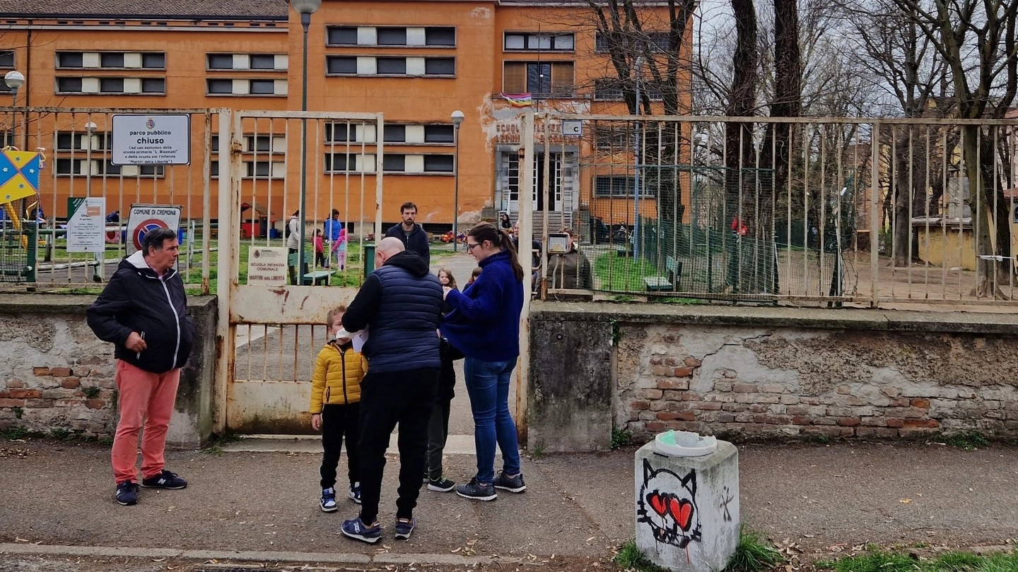 L’ingresso della primaria Marzani