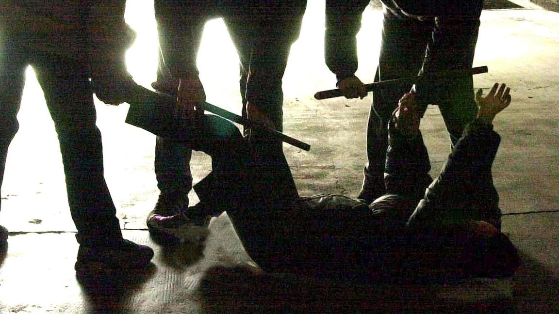 Il ragazzino aggredito dal branco in centro Il ragazzino aggredito dal branco in centro