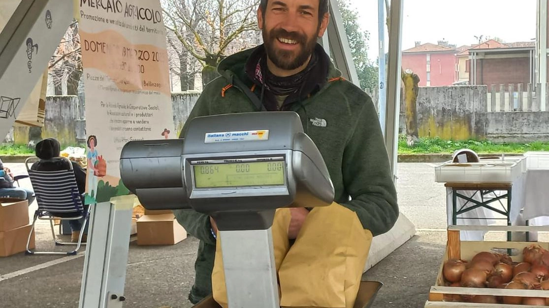 Mercato contadino al debutto Buona la prima, avanti tutta Mercato contadino al debutto Buona la prima, avanti tutta