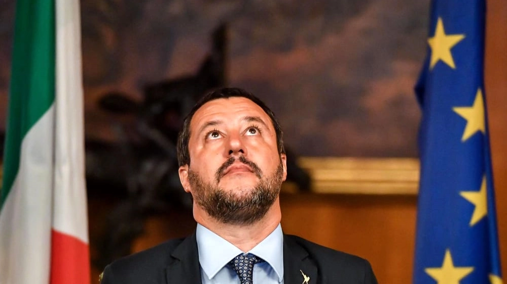 ALTA TENSIONE In alto, l’ultimo corteo contro i muri a Milano; sopra, il vicepremier e ministro dell’Interno, il leghista Matteo Salvini