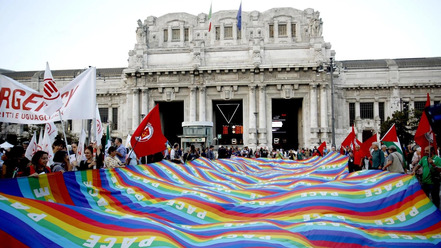 In silenzio per la pace in Israele. Anpi e Cgil, in 500 al presidio. Centrale-Trotter per i pro Palestina In silenzio per la pace in Israele. Anpi e Cgil, in 500 al presidio. Centrale-Trotter per i pro Palestina