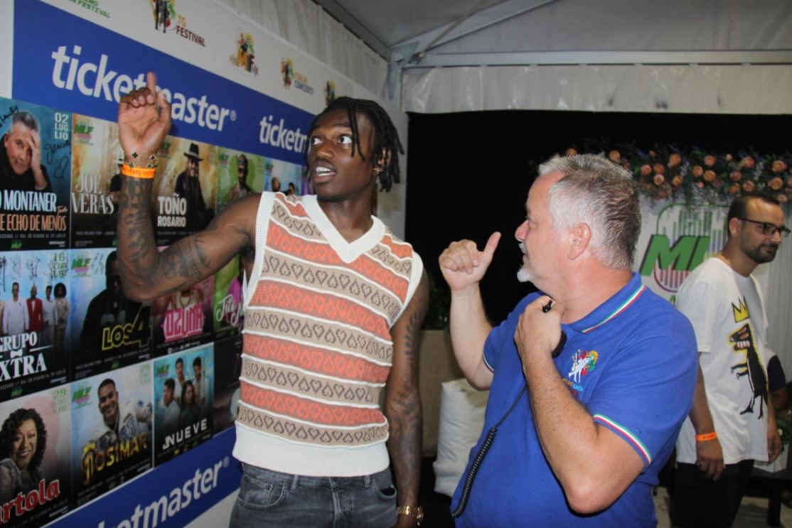 Leao nel backstage del concerto di Ozuna