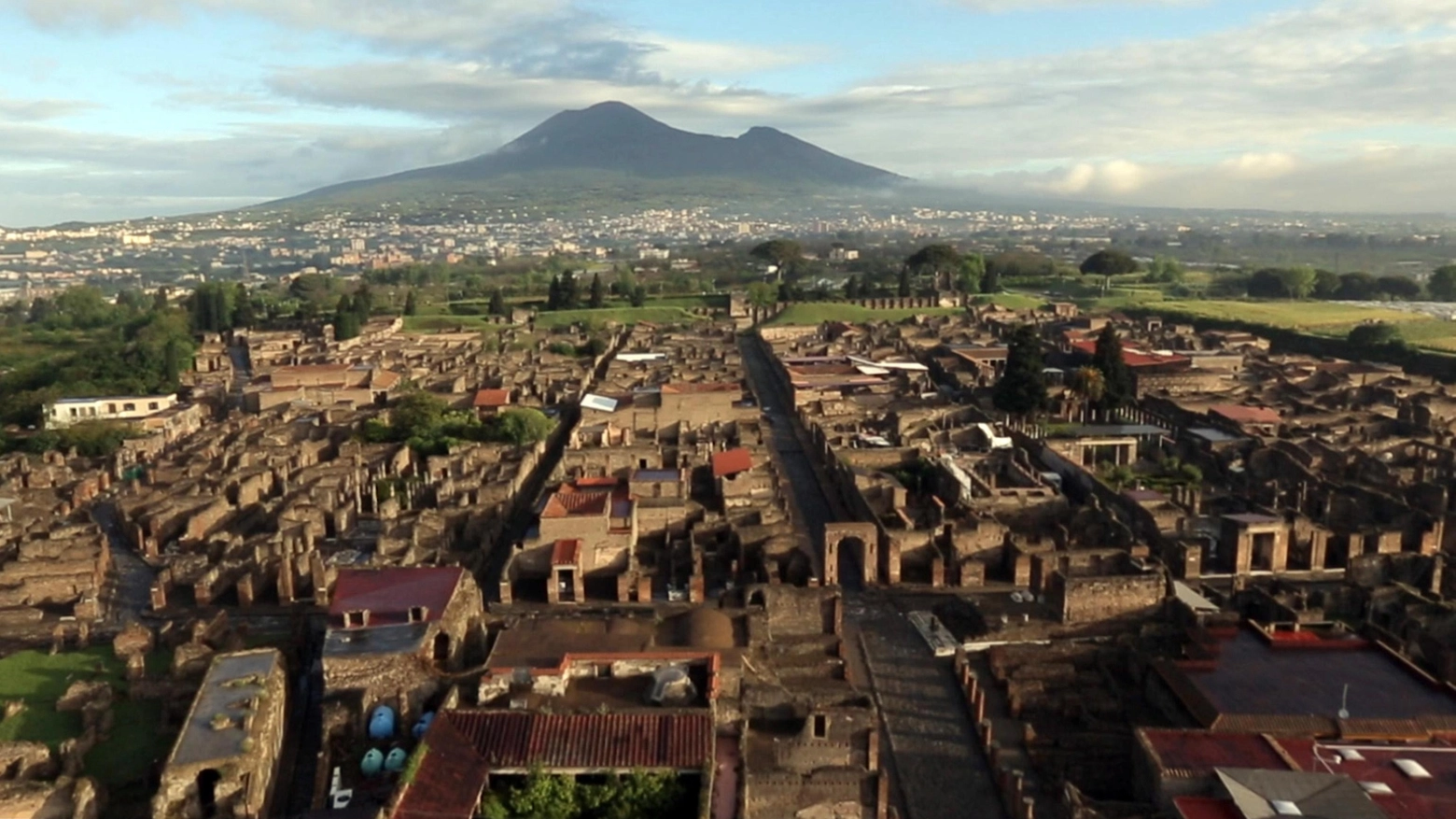 Una vista del Vesuvio, proprio di fronte a Pompei, distrutta nell'eruzione del 79 d.C.