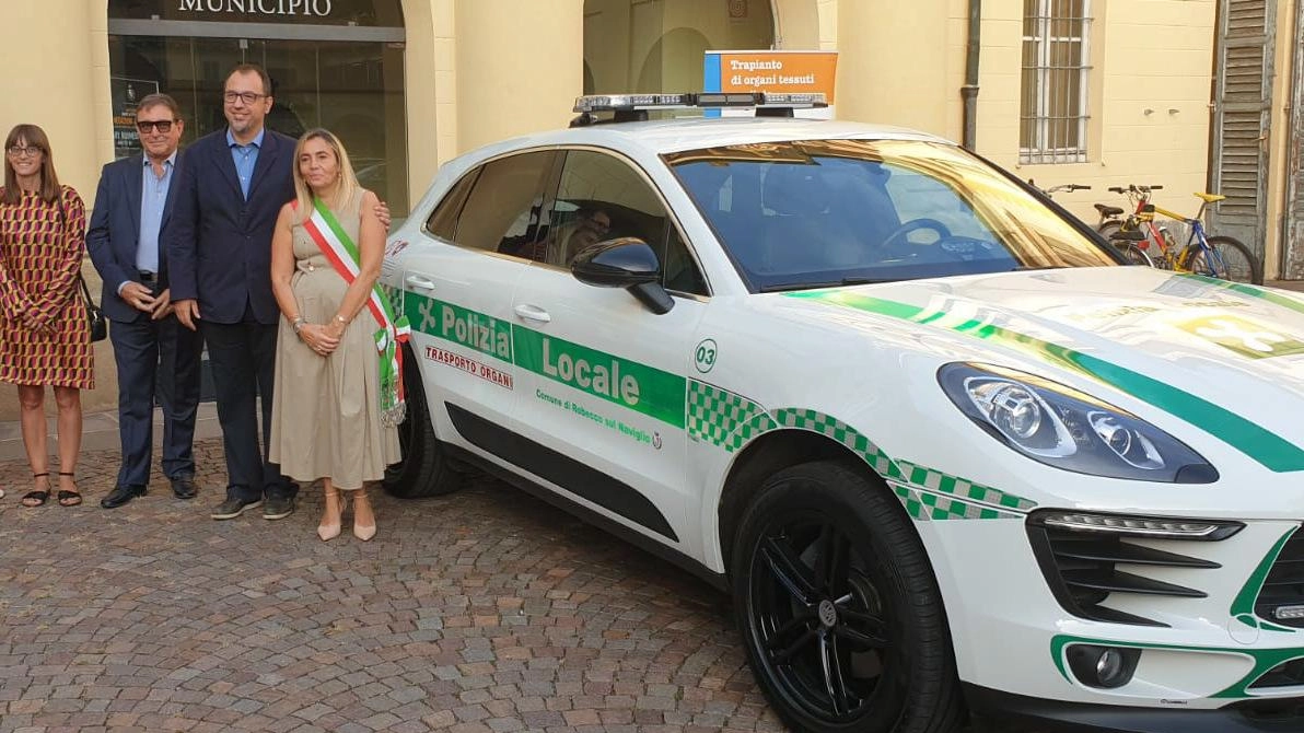 La Porsche per il trasporto organi a Robecco sul Naviglio zittisce le critiche
La Porsche per il trasporto organi a Robecco sul Naviglio zittisce le critiche