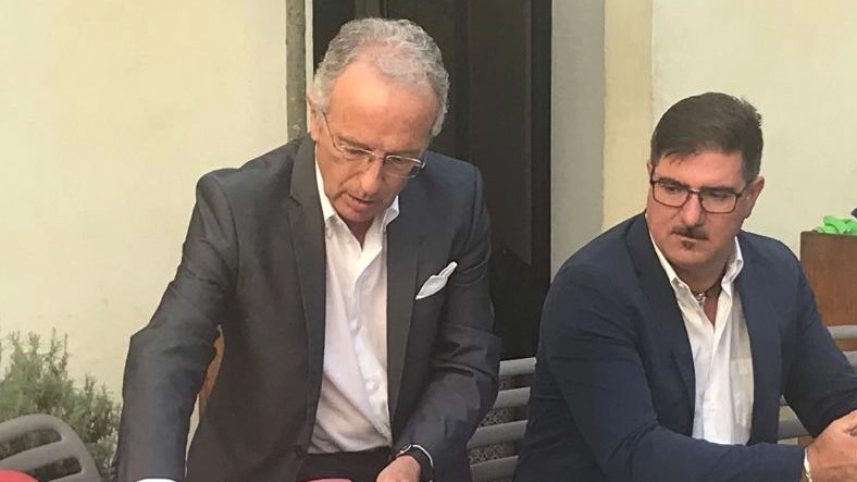 <WC1>Rosolino Bertoni<WC> primo cittadino di Palazzo Pignano con il collega di Salvirola 