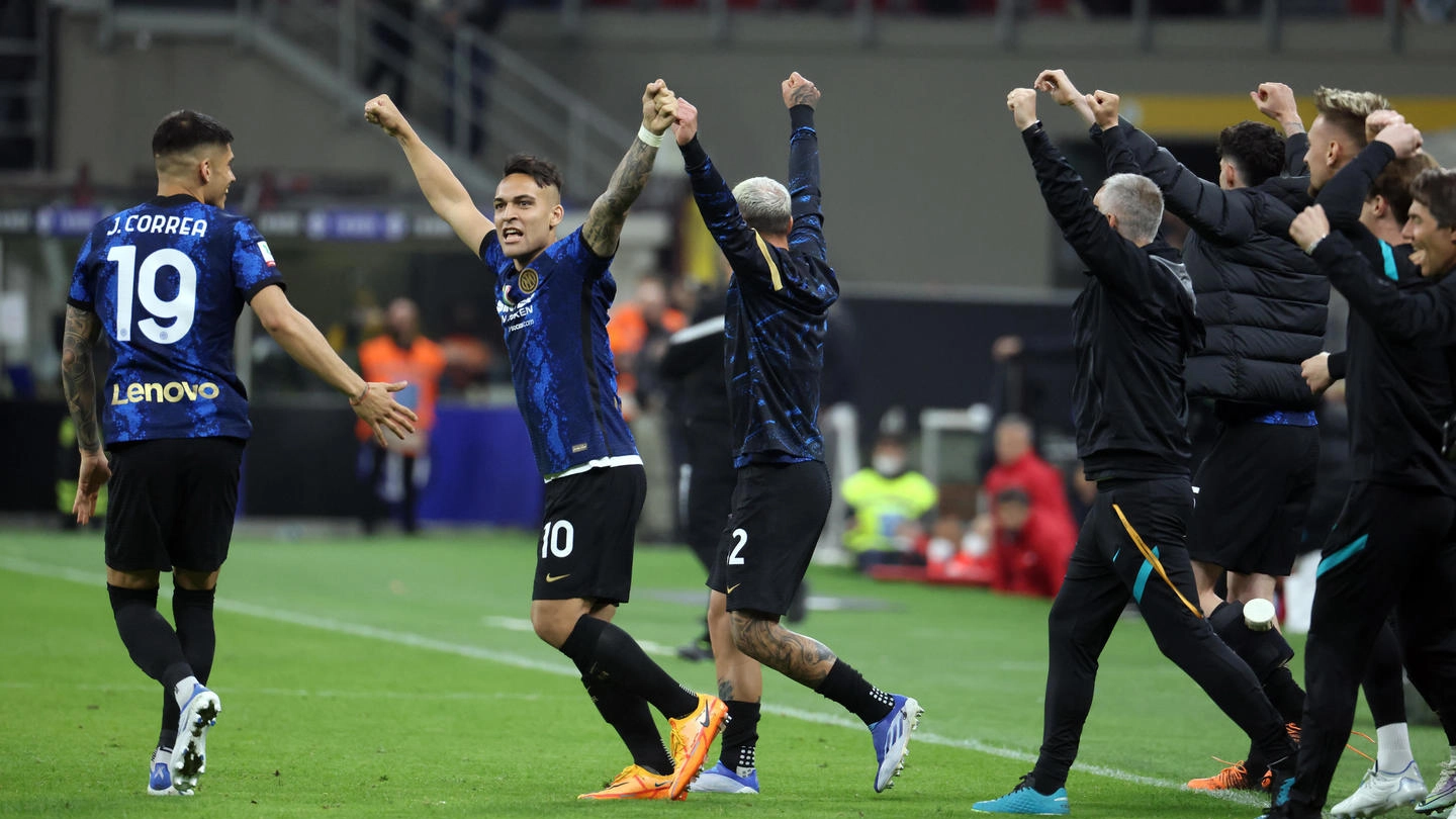 La festa dei giocatori dell'Inter dopo la vittoria contro il Milan