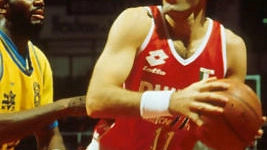 Dino Meneghin in maglia Olimpia Milano