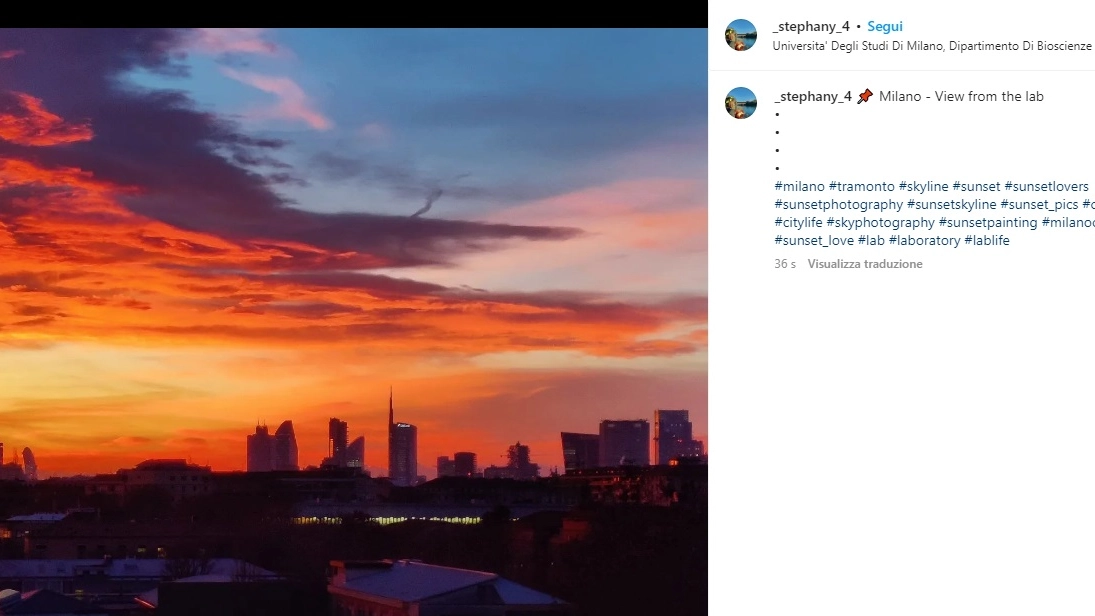 Il tramonto sui grattacieli di piazza Gae Aulenti (dall'account Instagram _stephany_4)
