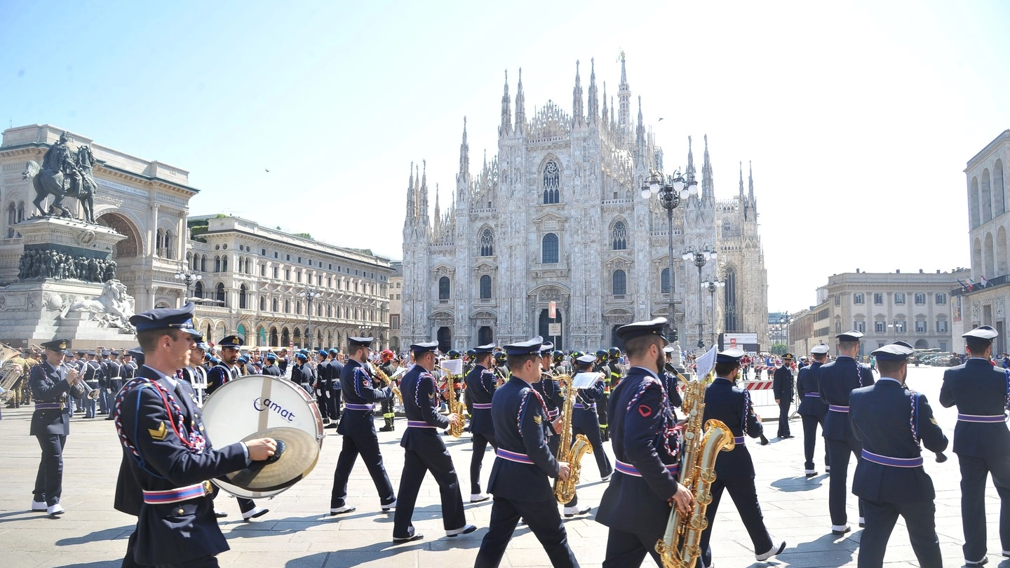 Celebrazioni in piazza Duomo (Newpress)