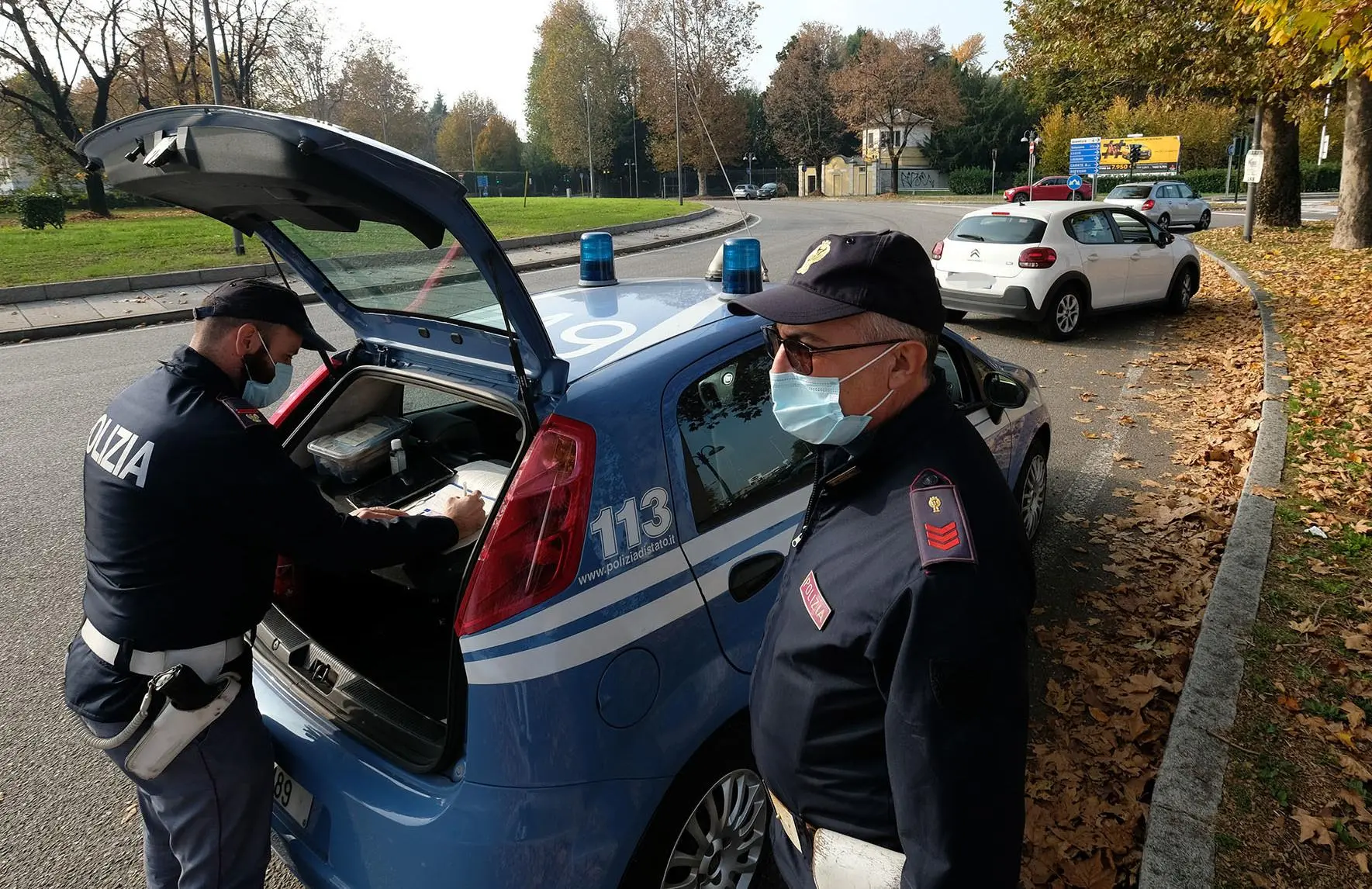 Controlli a tappeto per bloccare chi guida col telefono cellulare