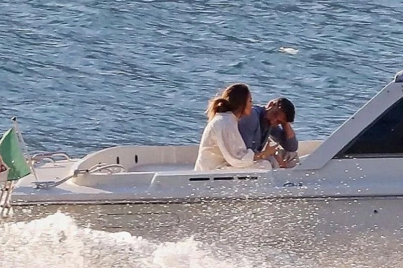Jennifer Lopez e Ben Affleck sul lago di Como (Foto Instagram jennifer_jilo)