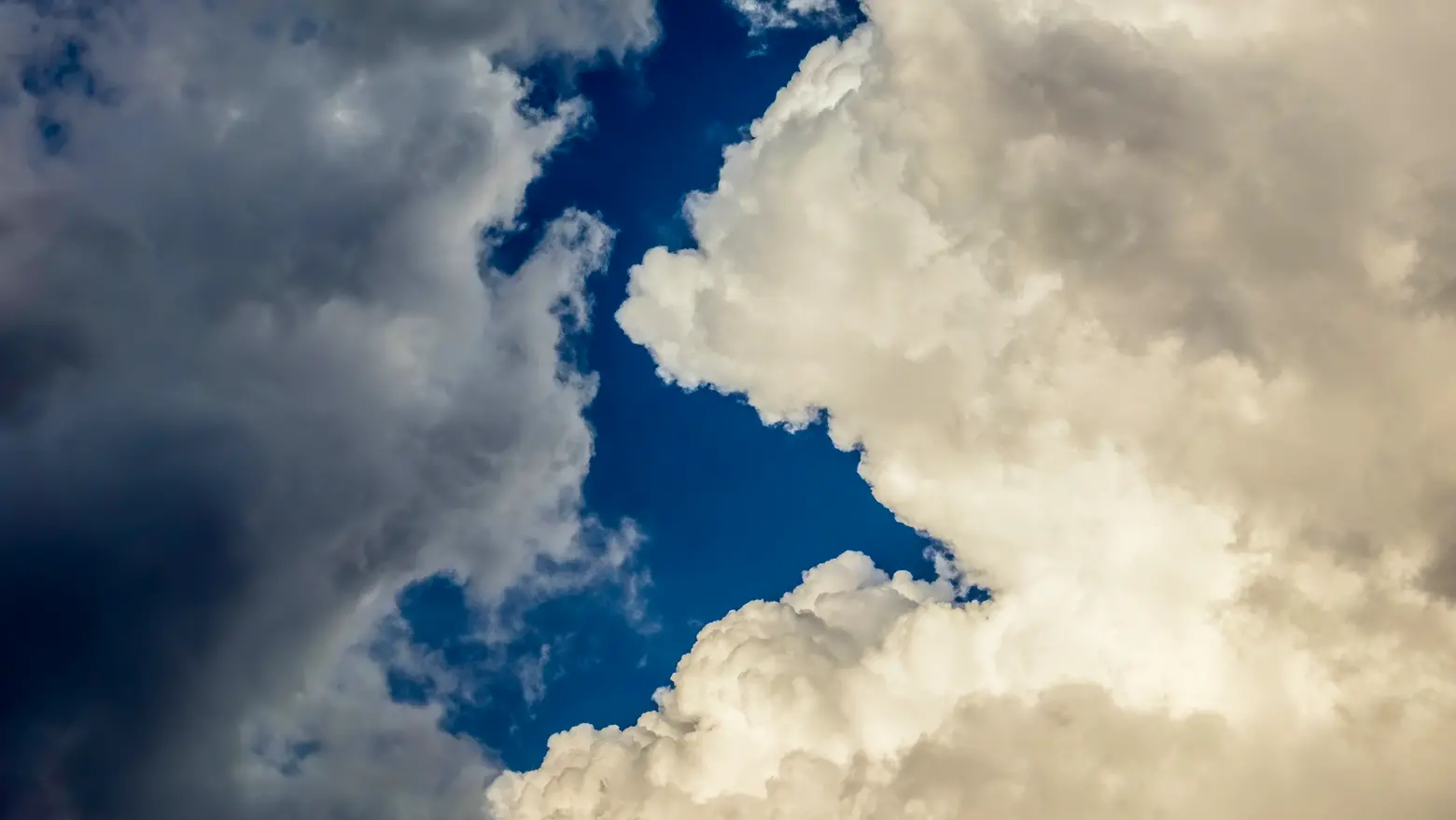 Previsioni meteo: oggi e domani giornate quasi estive ma da mercoledì cambia tutto Previsioni meteo: oggi e domani giornate quasi estive ma da mercoledì cambia tutto