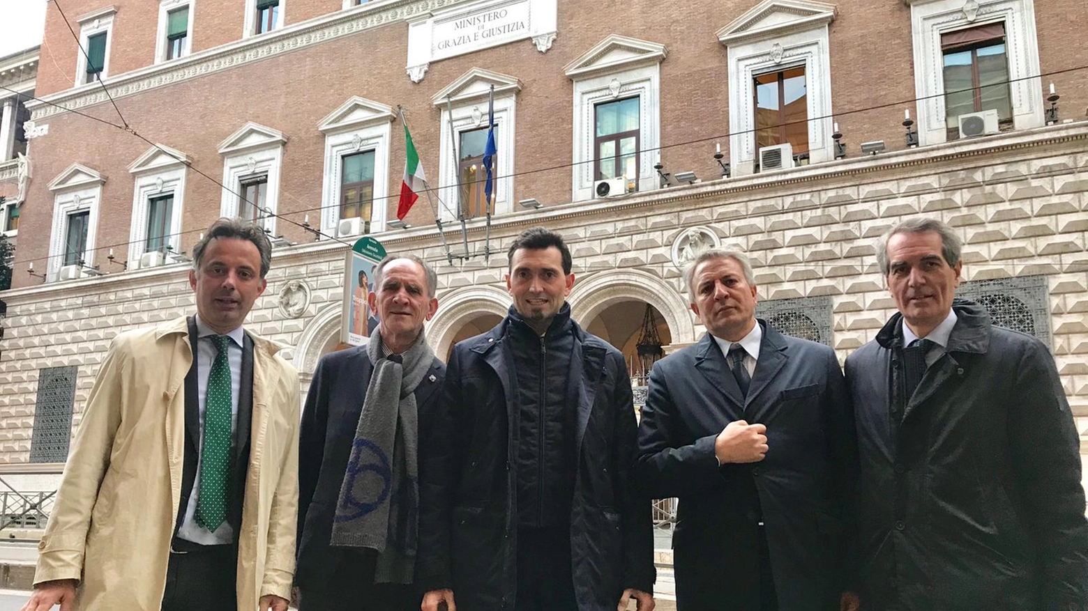 Il sindaco di Vigevano Andrea Sala (al centro) con la delegazione oggi a Roma