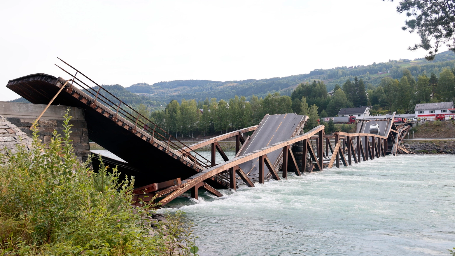 Norvegia, crolla il ponte di Tretten