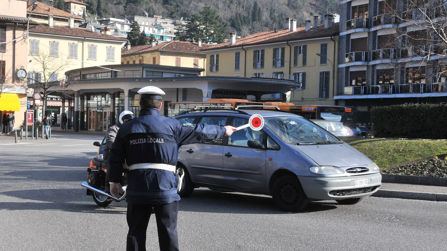 Agente della Polizia locale a Como