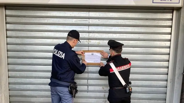 La saracinesca del bar di Muggiò chiuso per 20 giorni La saracinesca del bar di Muggiò chiuso per 20 giorni