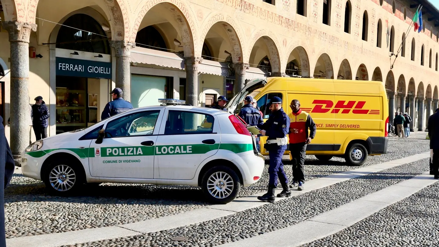 Piazza Ducale: battaglia sulle nuove regole della Ztl Piazza Ducale: battaglia sulle nuove regole della Ztl