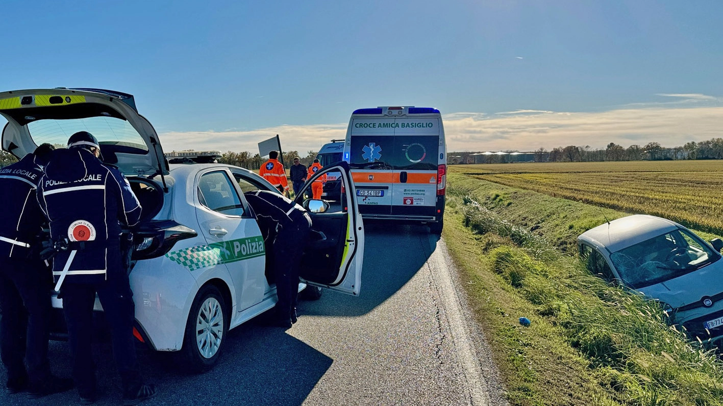 Basiglio, auto nel fosso a seguito dell'incidente mortale