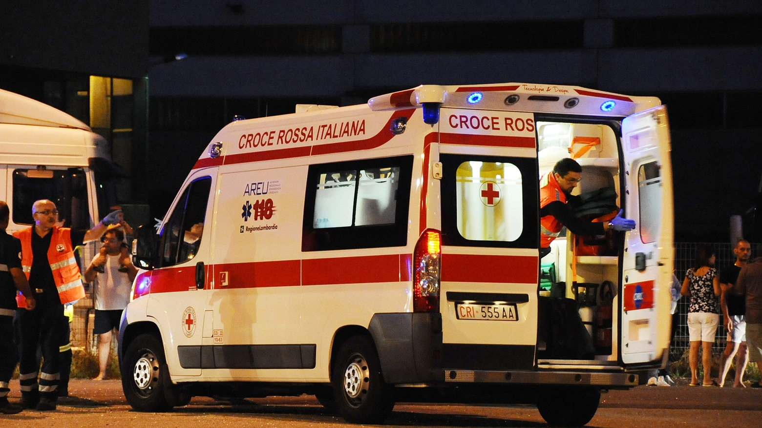 Incidente stradale: sul posto l'ambulanza (Cusa)