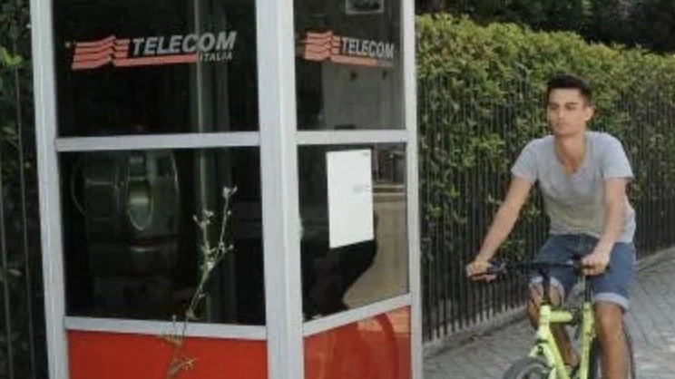 Arte per il Futuro a Monza: Ancora 100 Cabine Telefoniche Attive
Arte per il Futuro a Monza: Ancora 100 Cabine Telefoniche Attive