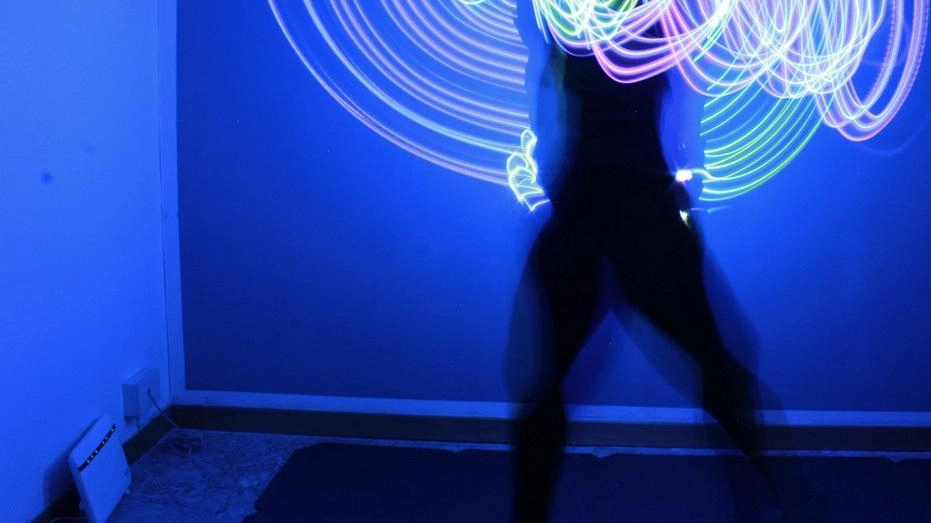 Intelligenza artificiale. Un lottatore di kung fu e una violoncellista tra realtà e finzione Intelligenza artificiale. Un lottatore di kung fu e una violoncellista tra realtà e finzione