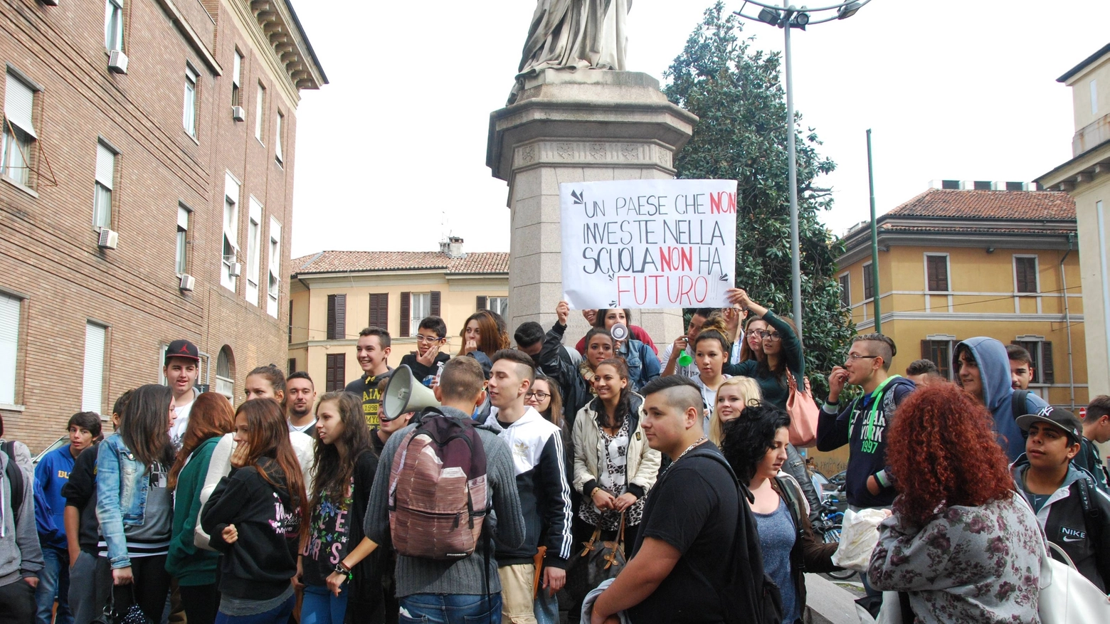 Manifestazione degli studenti contro la settimana corta