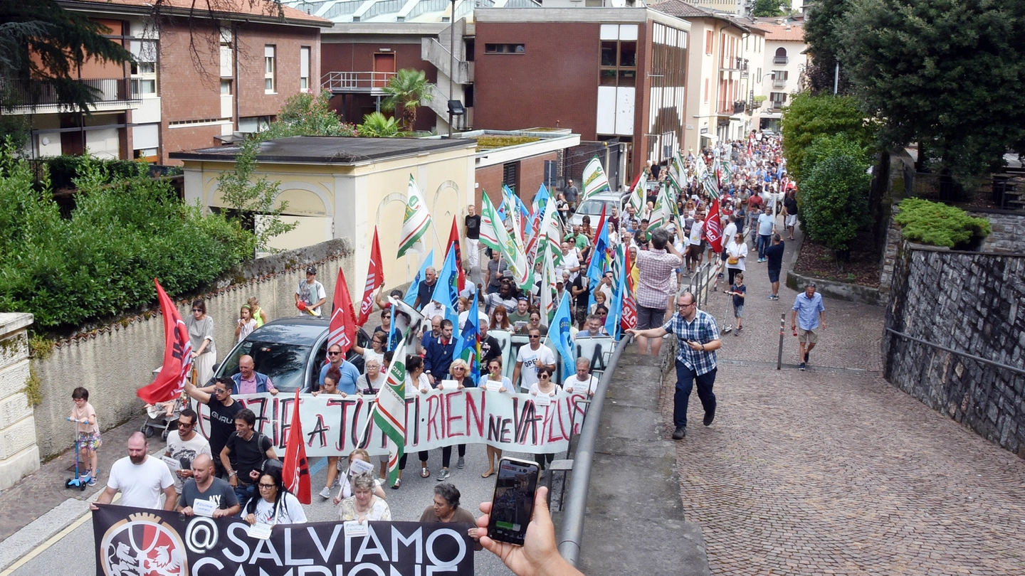 Una delle manifestazioni dopo la chiusura del casinò di Campione d’Italia