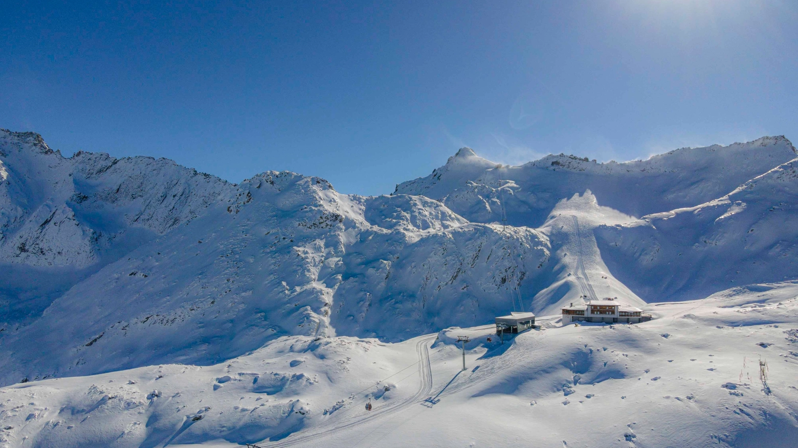 Il ghiacciaio Presena pieno di neve