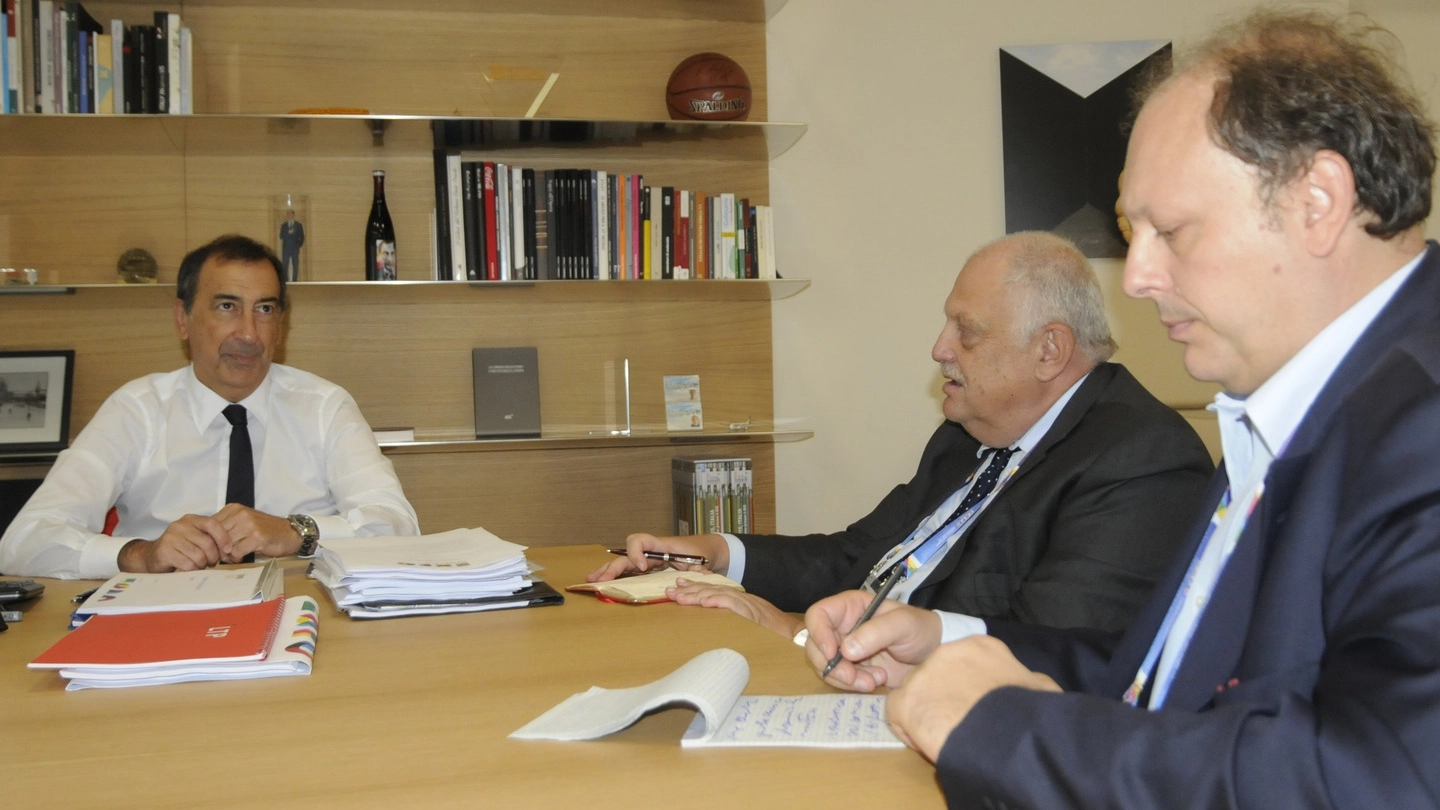 Da sinistra: Giuseppe Sala, commissario unico dell’Expo, con Giancarlo Mazzuca, direttore del «Giorno» e il caporedattore Sandro Neri