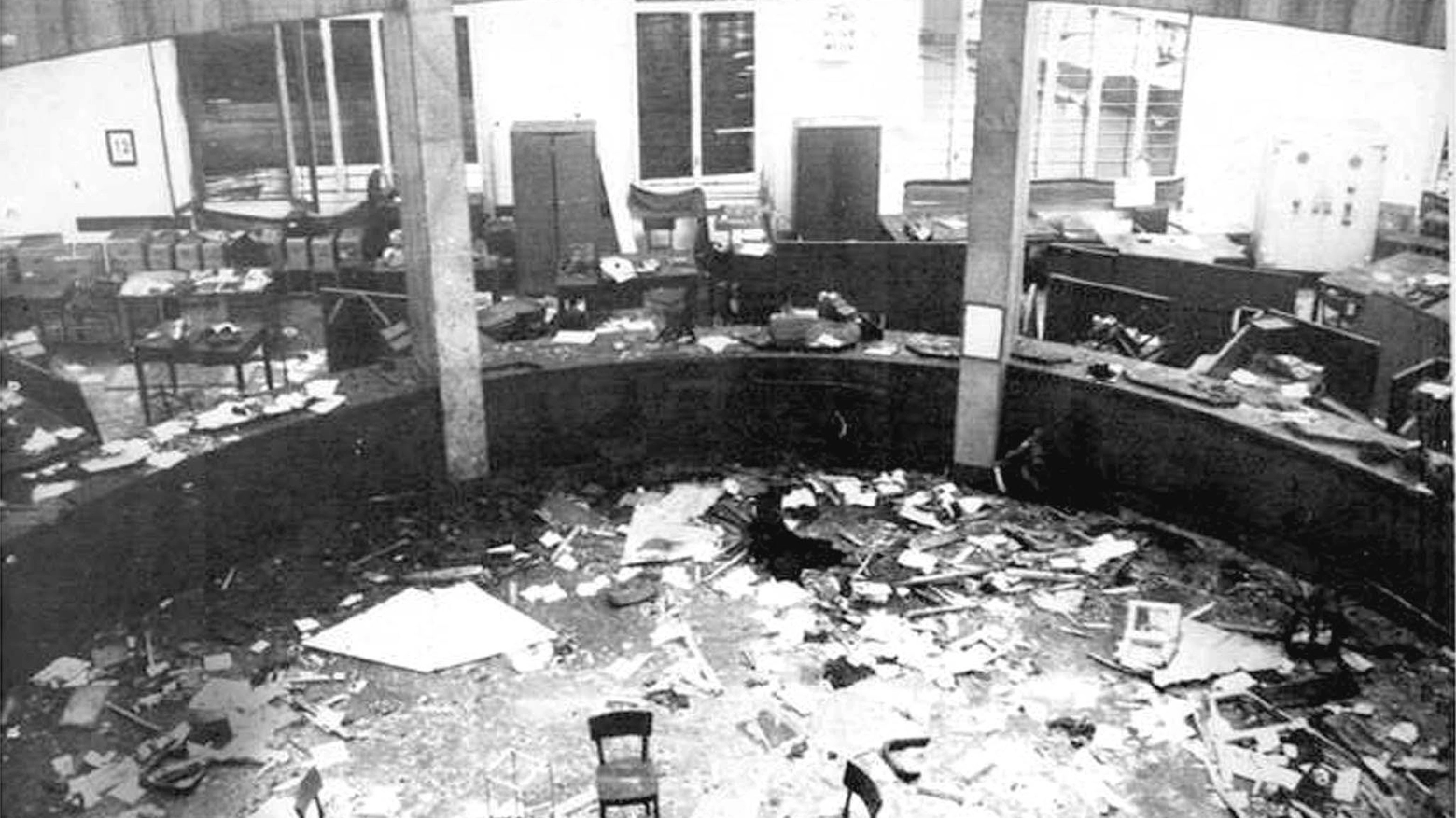La Banca Nazionale dell'Agricoltura sventrata dalla bomba del 12 dicembre 1969