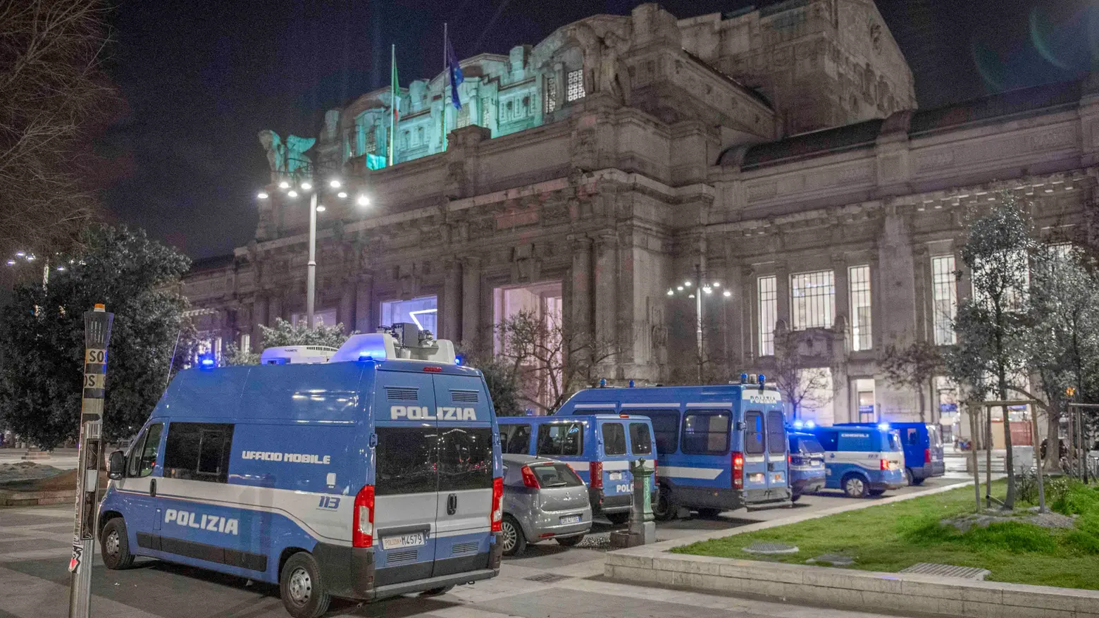 Il presidio della Polizia davanti alla Stazione Centrale