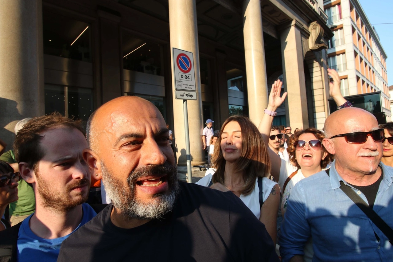 Paragone in piazza a Milano