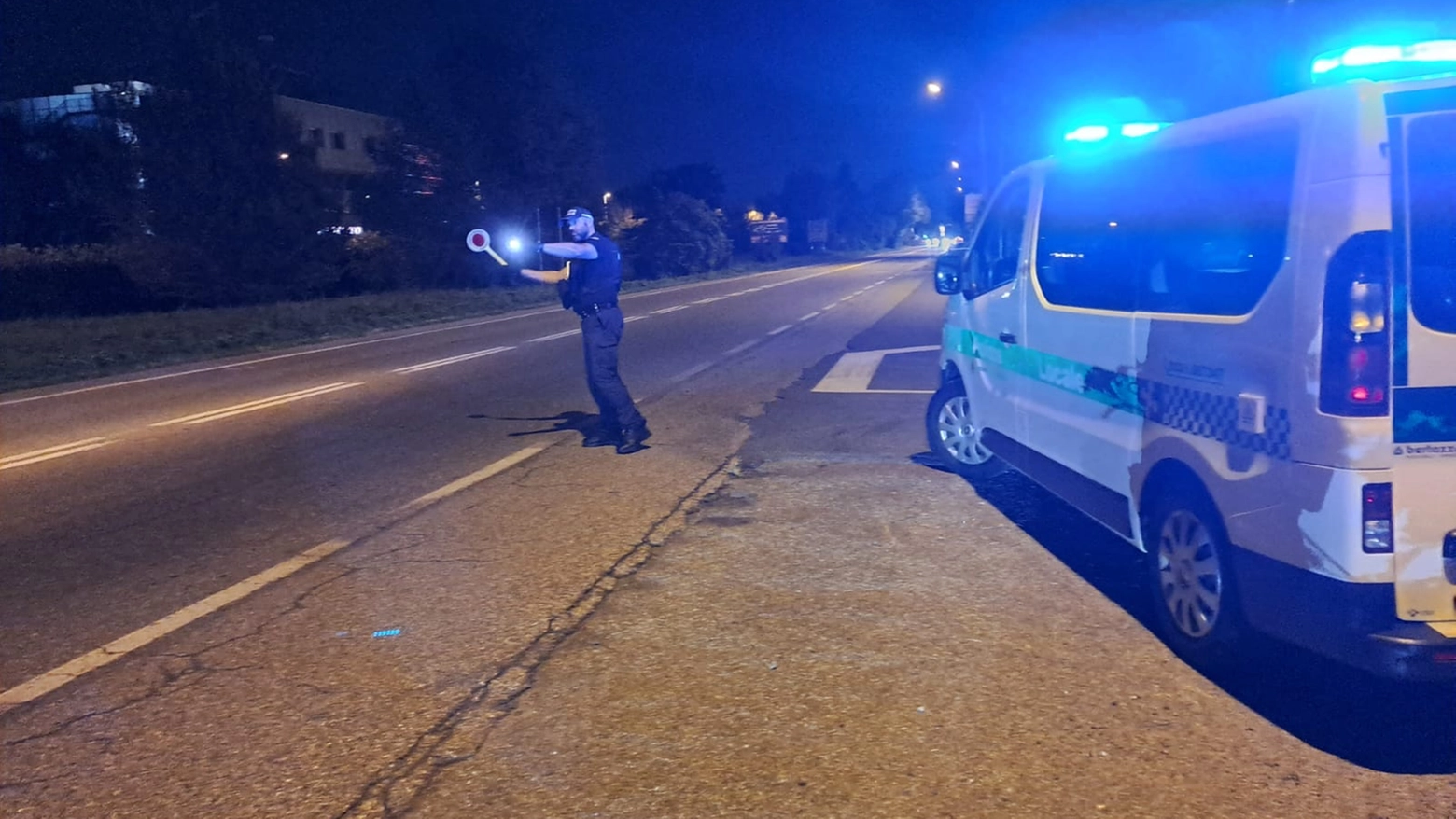Polizia locale di Nerviano durante i controlli Polizia locale di Nerviano durante i controlli