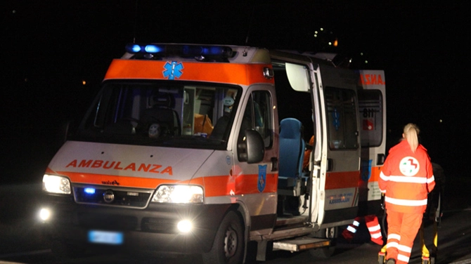 Ambulanza (Foto archivio) Ambulanza (Foto archivio)