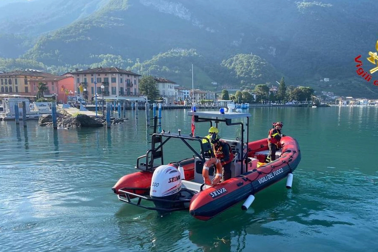 Pisogne, le ricerche nel lago d'Iseo della ragazza caduta in acqua