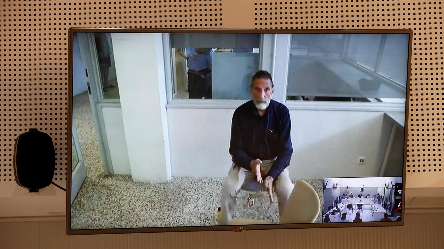 L'ultima immagine di John McAfee in videoconferenza dal carcere
