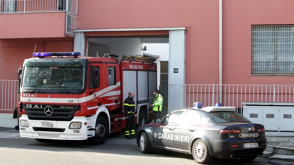 Incendio in azienda, a Milano: tre feriti